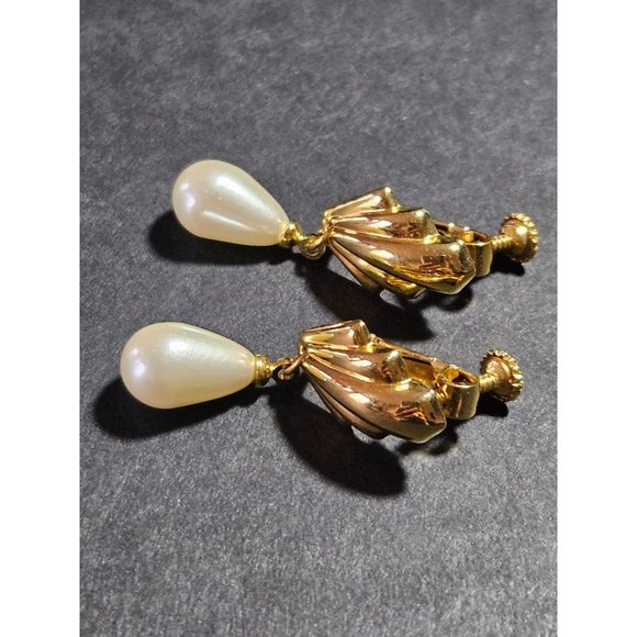 **Final Sale** Vintage Napier gold tone screw back clip on earrings - Picture 4 of 10